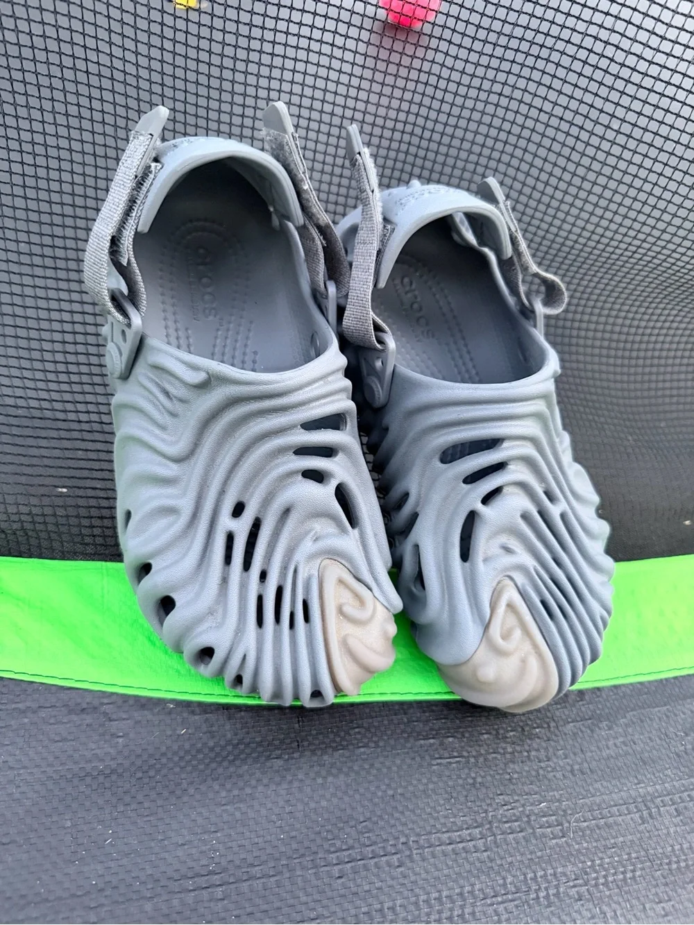 CROCS  Wave-Textured Foam Clogs in Light Gray with Cream Accents Size M6 W8